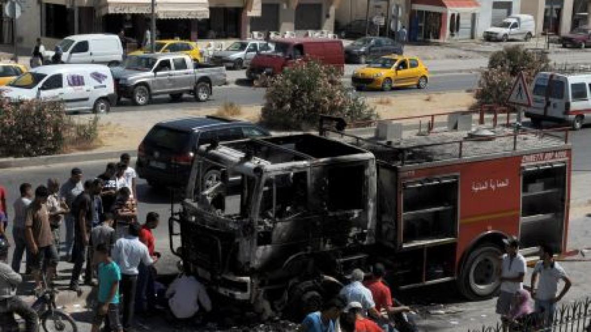 stare de urgenta in opt guvernorate tunisiene ca urmare a violentelor in care au fost implicati