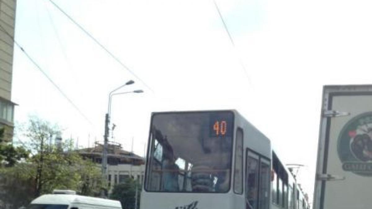 imaginea din bucuresti de care au ras strainii solutia tipic romaneasca pentru a evita aglomeratia