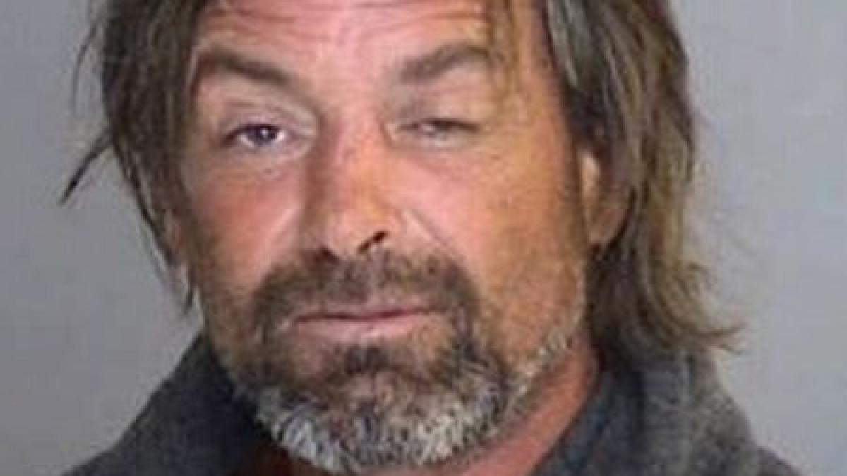 un cersetor a gasit o avere pe malul unui rau zecile de mii de dolari vor ramane in posesia lui