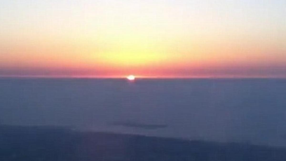 iata cum se vede rasaritul de pe acoperisul celei mai inalte cladiri din lume