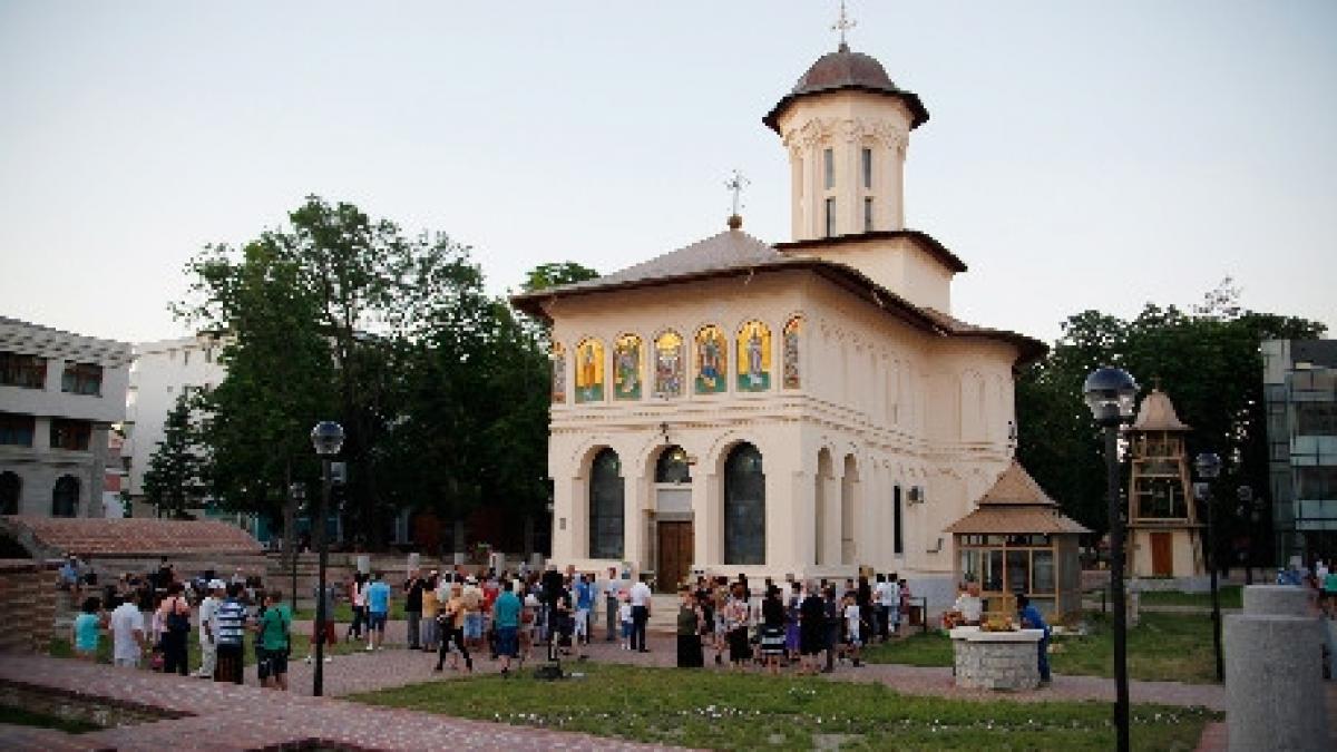 familia preotului ucis sambata vrea ca acesta sa fie ingropat in curtea bisericii in care a avut