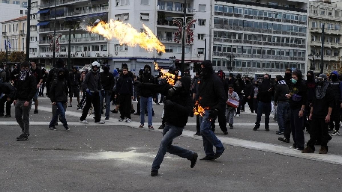 grecia un post privat de televiziune si a evacuat sediul dupa ce o persoana a aruncat o grenada in