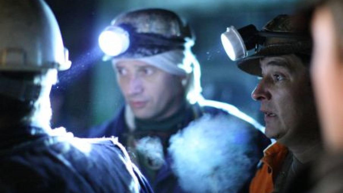 doi angajati ai minei petrila la spital dupa ce au fost opariti cu apa fierbinte din gauri de sonda