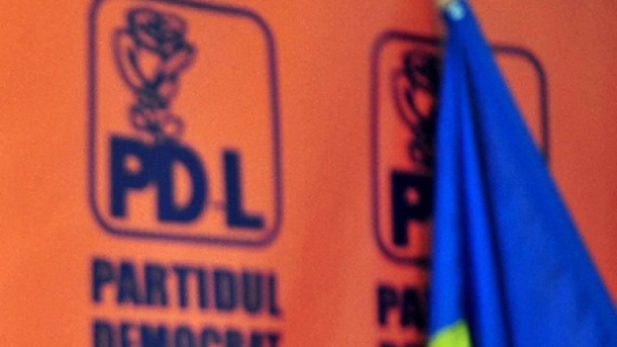 loviturile pentru pdl se tin lant inca doi parlamentari au demisionat din partid