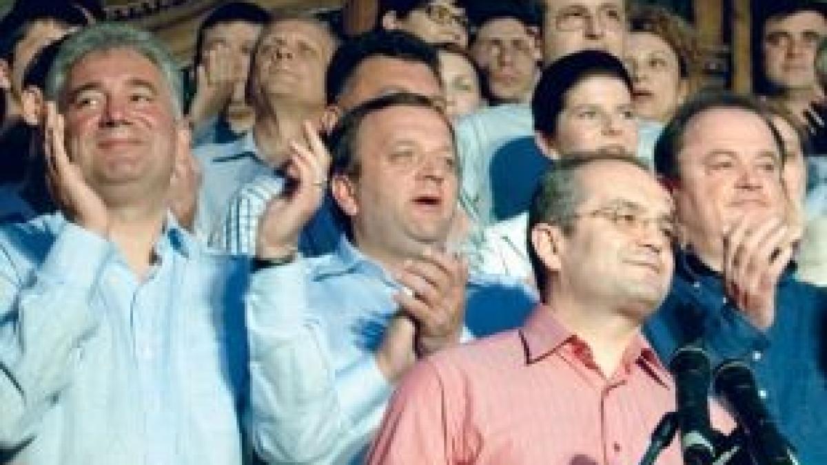 greii din pdl se intrunesc pentru a rezolva cea mai spinoasa problema conducerea partidului ramane