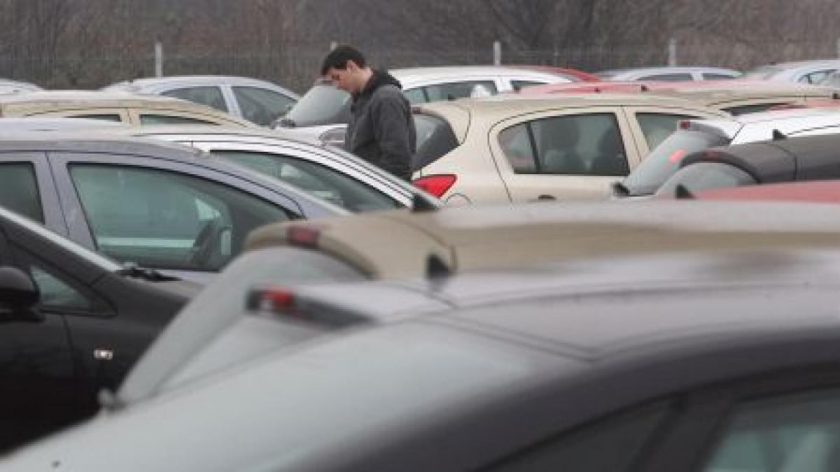 panica in centrul capitalei un parcagiu infestat cu hiv a amenintat politistii cu un ac de seringa