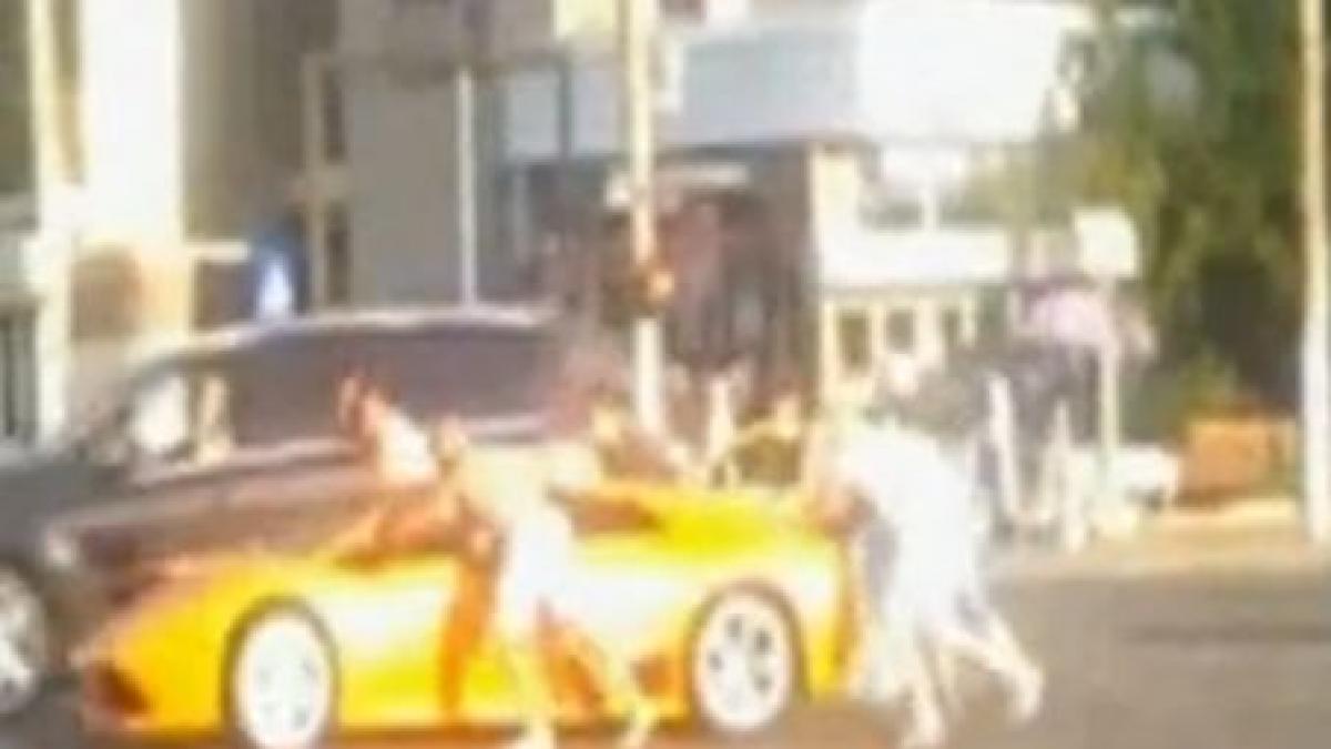 mai penibil nu se poate are lamborghini gallardo dar n are bani de benzina