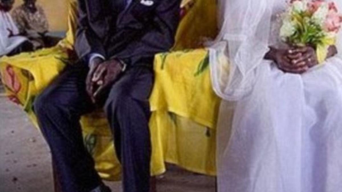 li se citeste fericirea pe chip fotografiile de la nunta lor spun povestea dezastrului in imagini