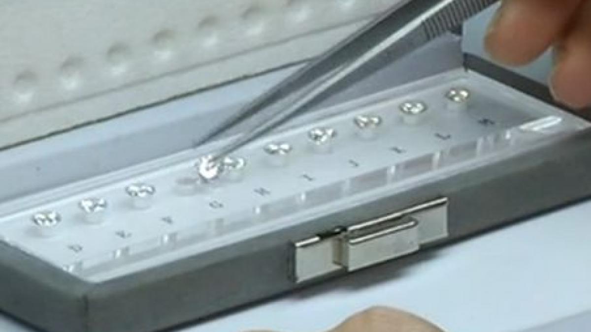 pretioase si nu prea diamante contrafacute pe piata bijuteriilor din romania