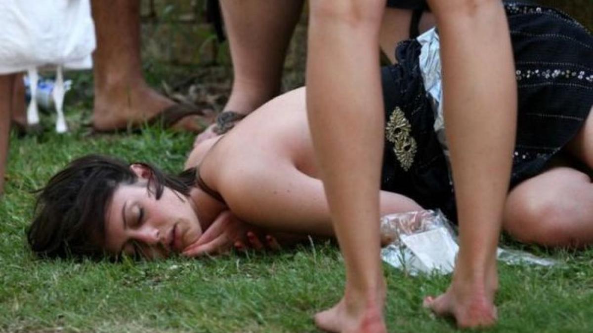 sunt elevi la una din cele mai prestigioase scoli din lume dar s au facut de ras in aceste imagini