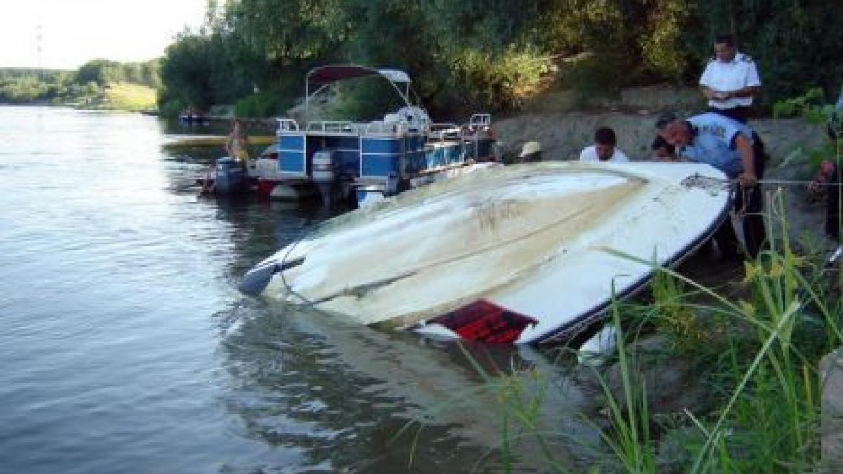 una din cele doua salupe care s au ciocnit la tulcea circula pe contrasens