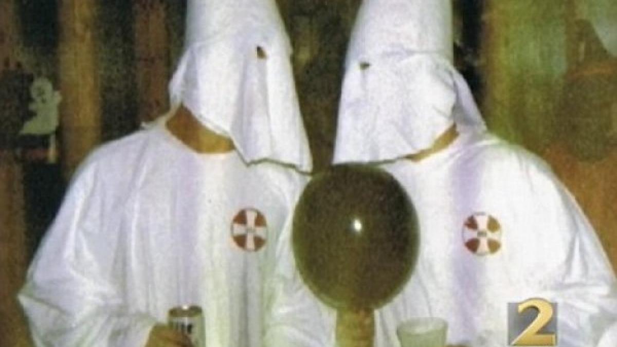 fotografia care l a demascat un fost membru ku klux klan candida pentru o functie publica in oras