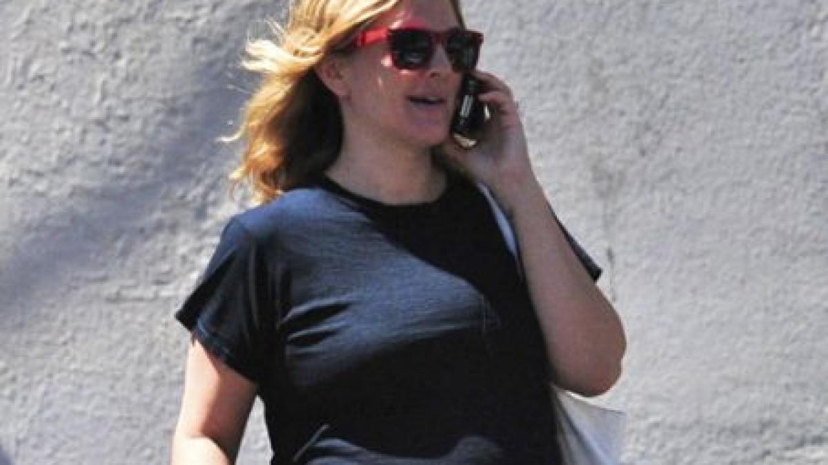 drew barrymore este insarcinata ce burtica a facut vedeta din ingerii lui charlie