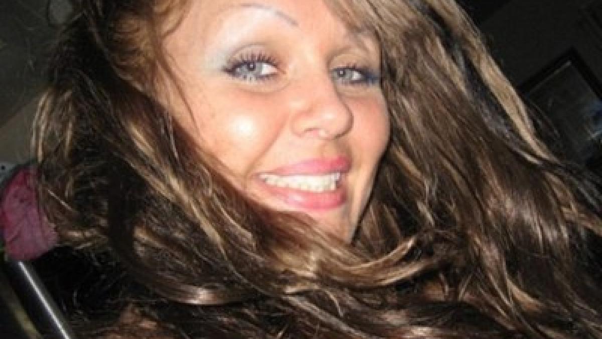 ea este cea mai depravata mama din lume ce a facut cu fiul ei intr o camera de hotel e strigator la