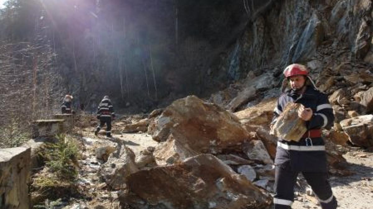 la un pas sa fie strivit in propria masina circulatia pe valea oltului a fost inchisa