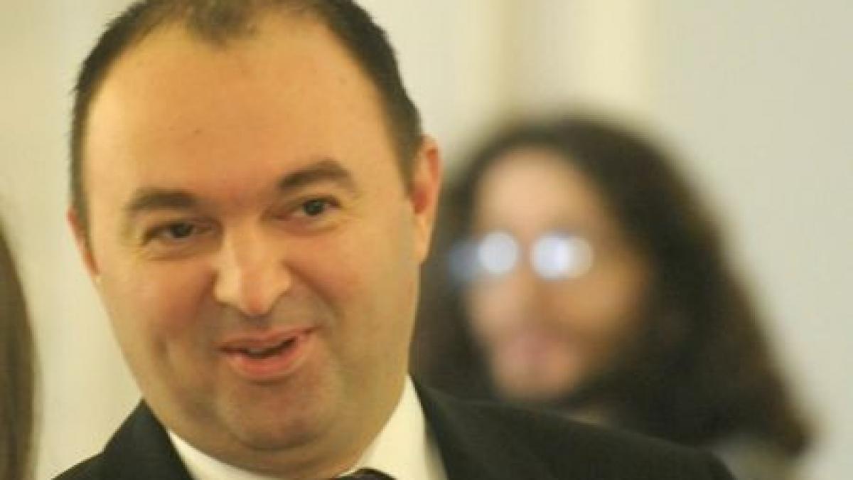 un numar de 11 deputati si au anuntat demisia din parlament printre ei adomnitei si negoita