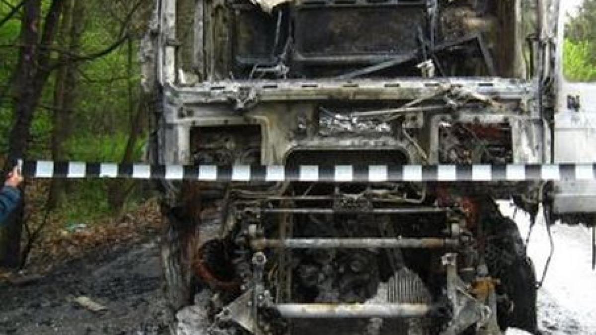 argentina unsprezece morti in urma unei coliziuni intre doua autobuze ale jandarmeriei si un camion