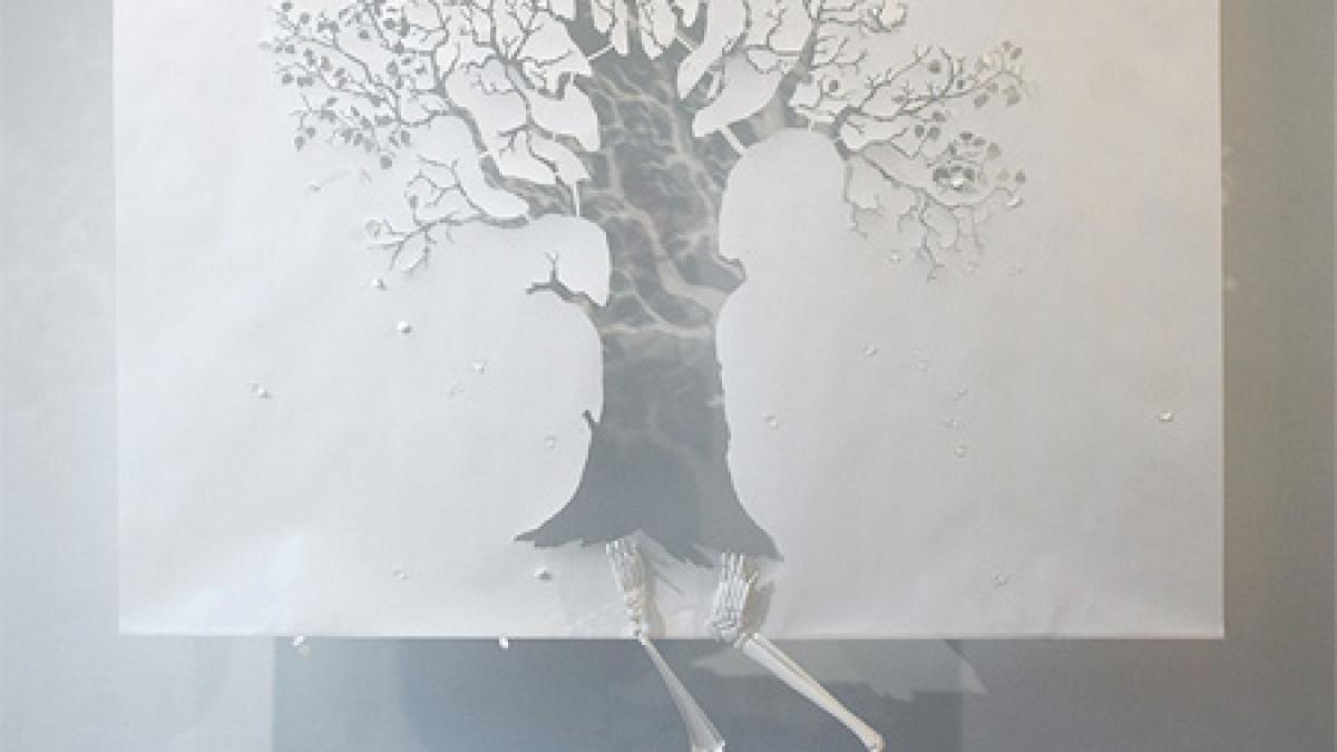 ce pot face doua maini dibace sculpturi incredibile in hartie