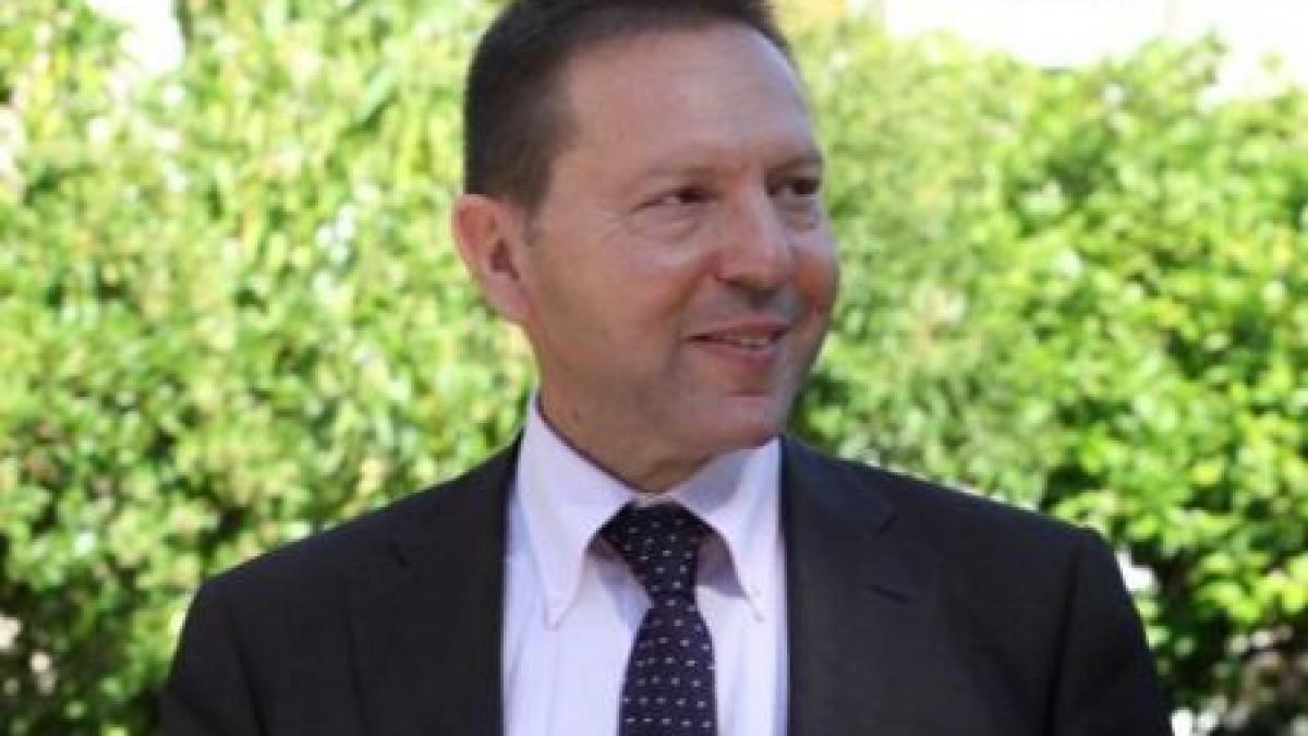 fostul bancher yannis stournaras este noul ministru de finante al greciei