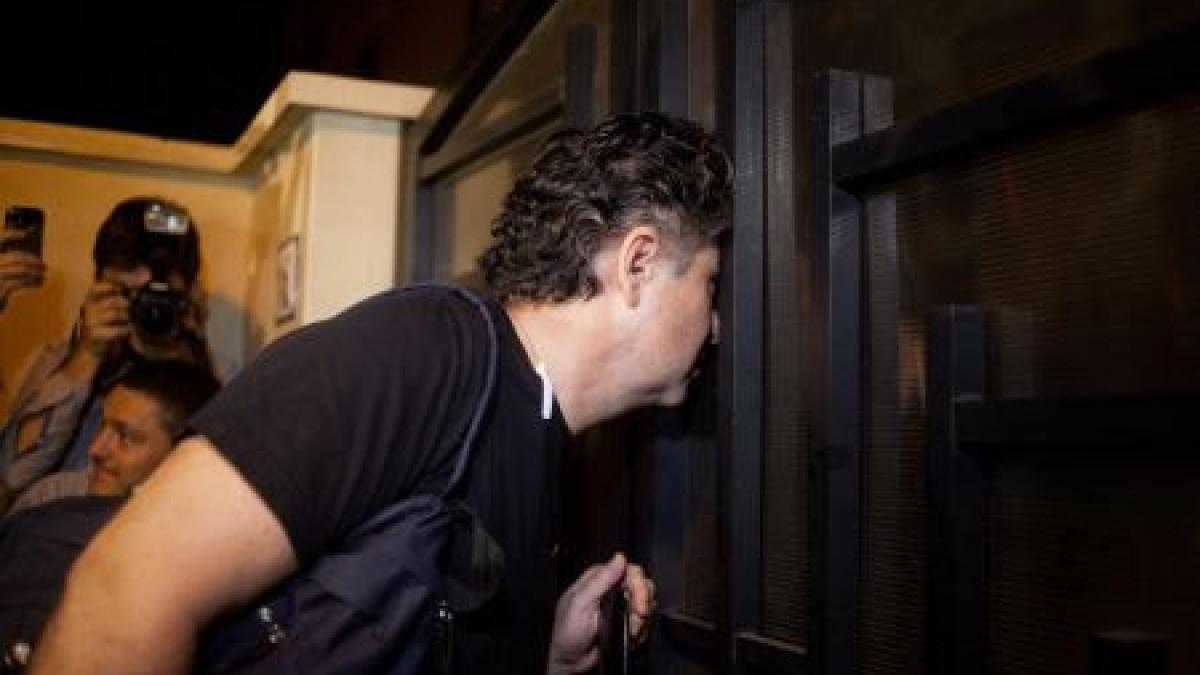 politistii care au mers la domiciliul lui adrian nastase sunt verificati de inalta curte de justitie