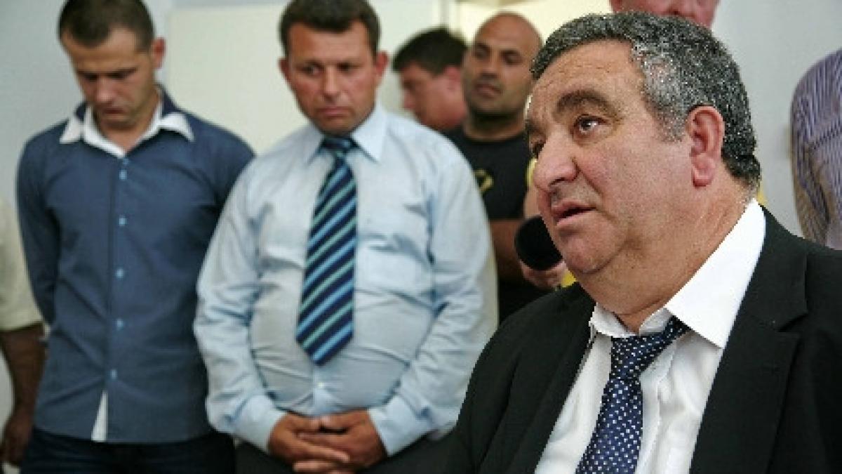 regele cioaba face pace cu primarul din baia mare ce a dus la impacare