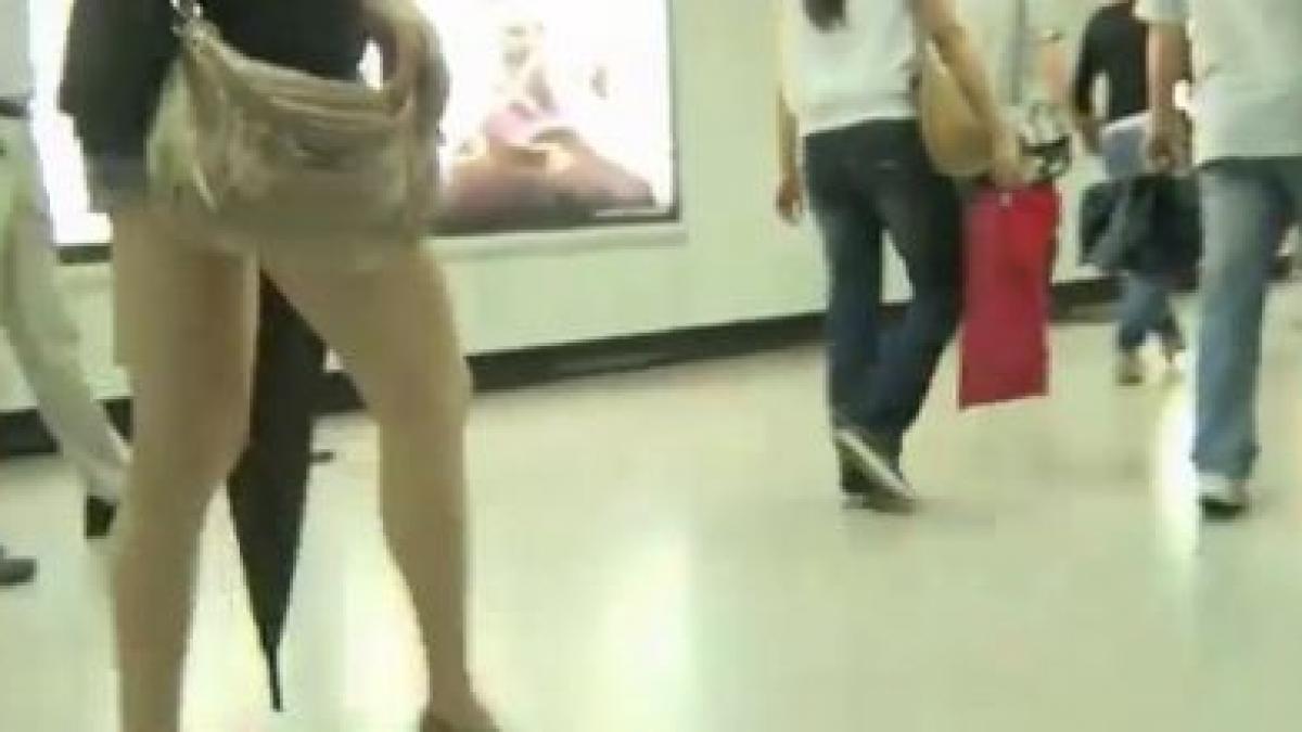 sunt prea transparenta pentru o calatorie cu metroul fotografia care a starnit milioane de