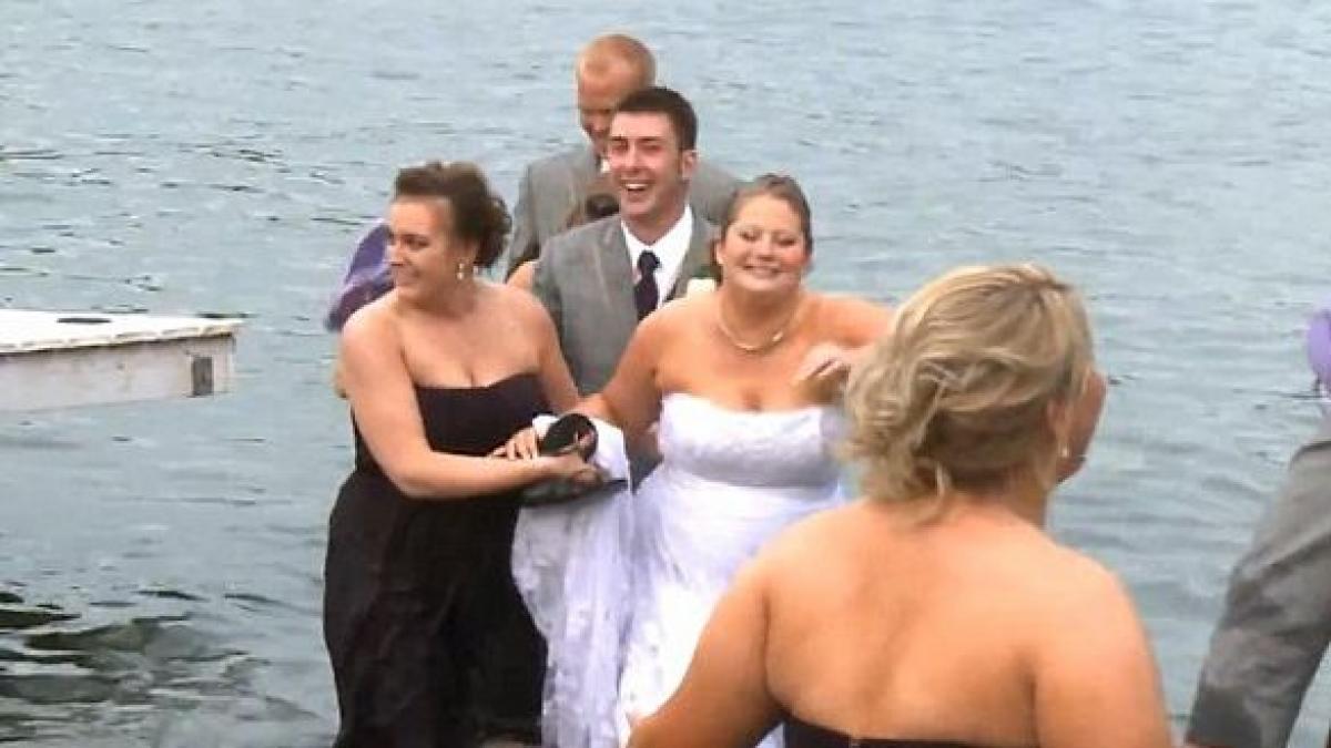 vor avea ce sa le povesteasca nepotilor ce au patit acesti tineri in ziua nuntii iti va inveseli