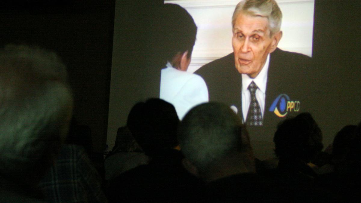 primaria arad amendata cu 8 000 de lei pentru amplasarea unui bust al lui corneliu coposu