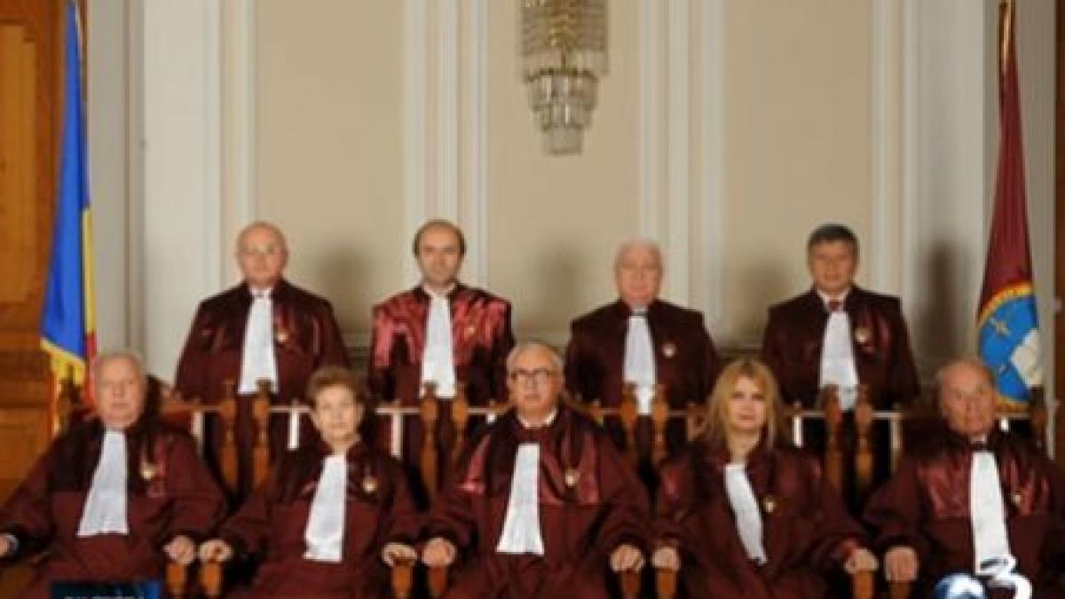 Probleme de incompatibilitate în CCR? Cine sunt judecătorii Curţii Constituţionale