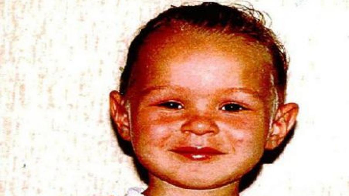 si au torturat si ucis fetita dar nu stiu de ce au facut asta parinti criminali condamnati la 30 de