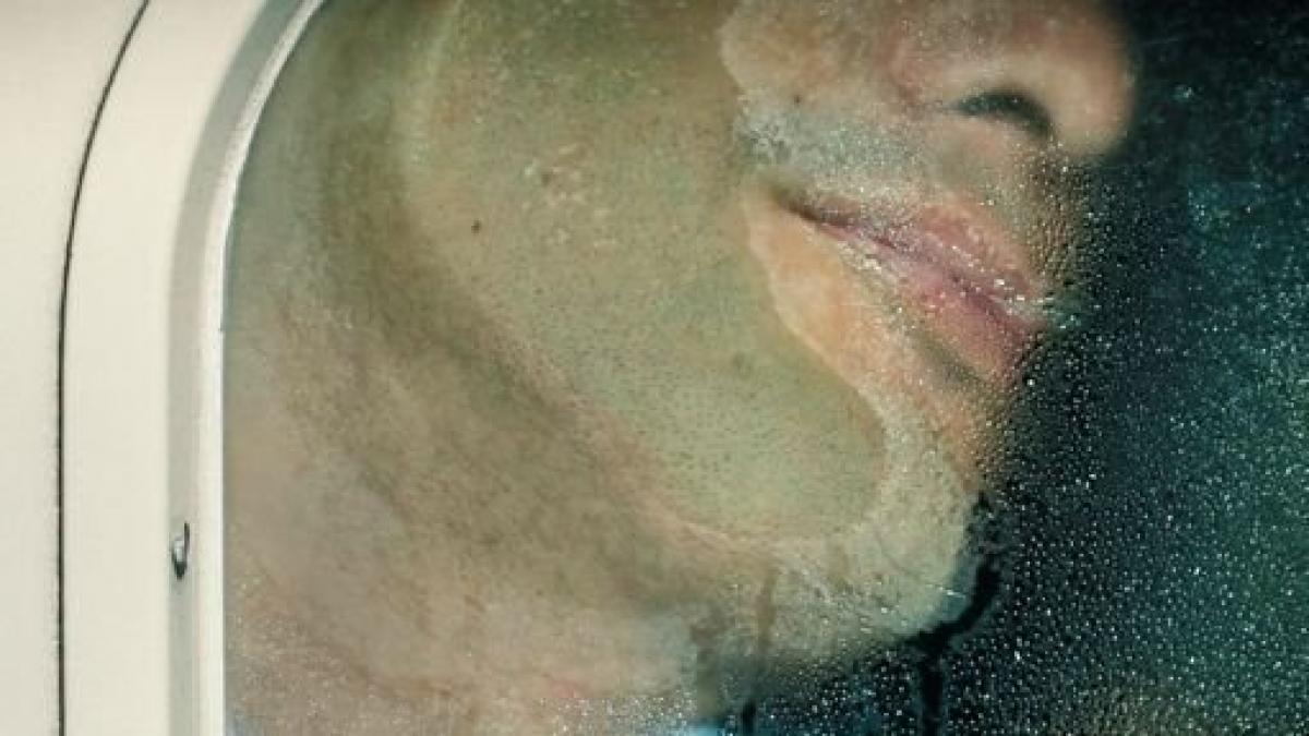 va plangeati ca e aglomerat dimineata in metrou uite prin ce trec altii drumul spre iad