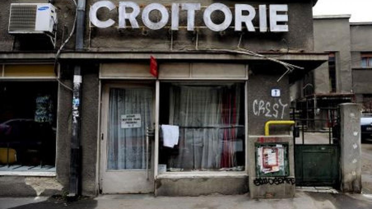croitoriile se lupta sa supravietuiasca ele croiesc preturile dupa buzunar