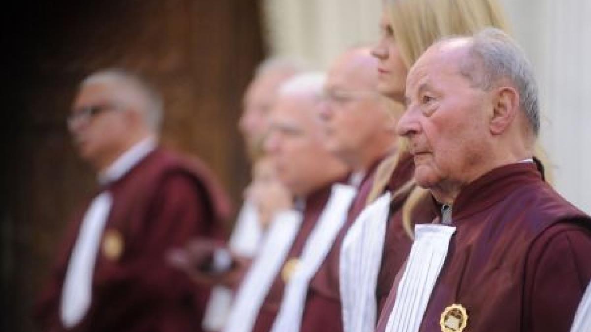 curtea constitutionala atacurile si amenintarile guvernului sunt incompatibile cu exercitiul