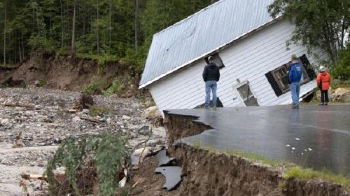 moartea vine pe apa sute de suflete au pierit in urma inundatiilor care fac ravagii in lume