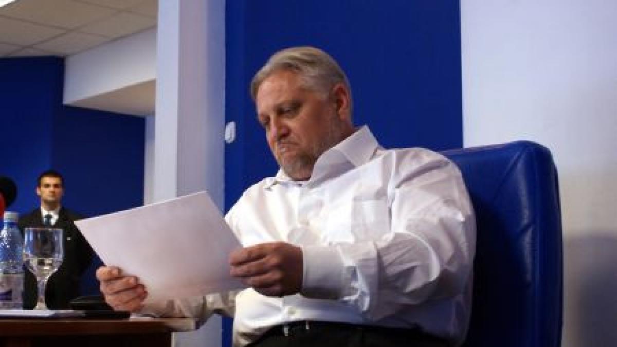 omul de afaceri corneliu iacobov a fost dus in arestul capitalei fiind condamnat la 7 ani de