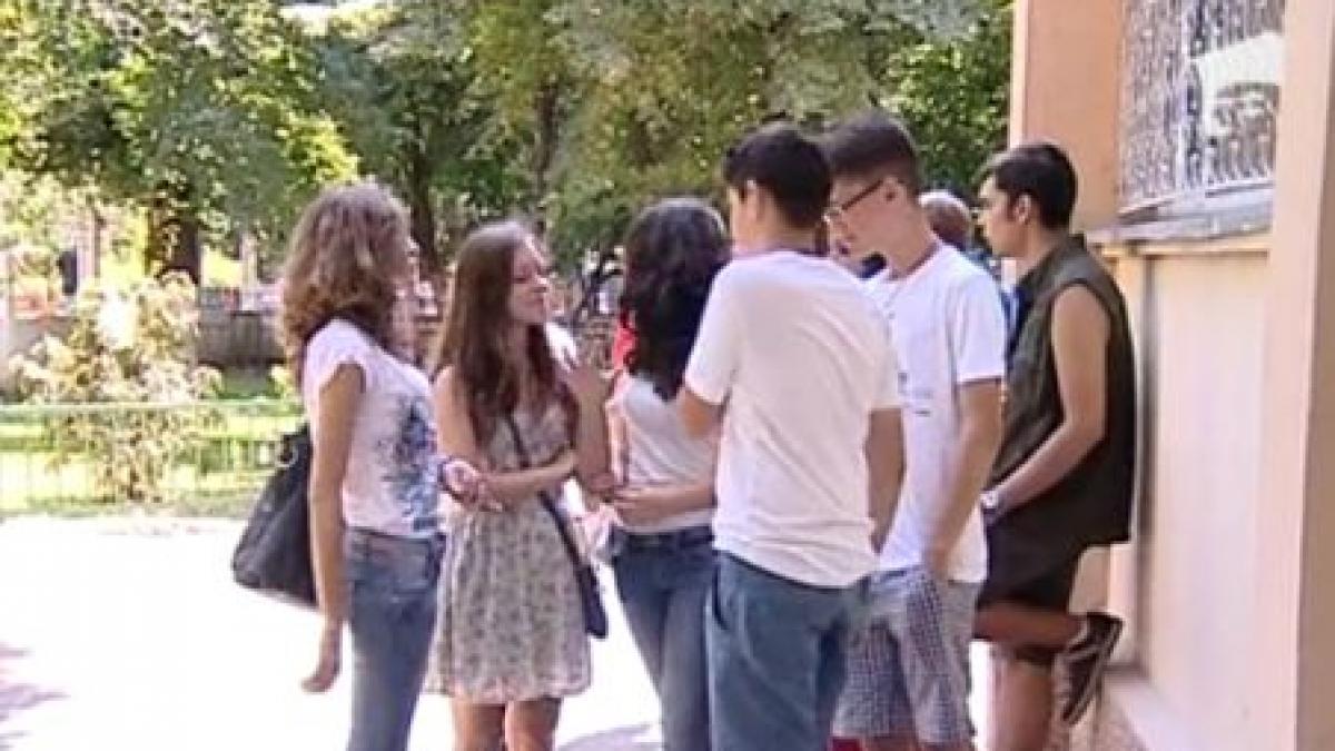 au curs lacrimi de fericire la afisarea rezultatelor la evaluarea nationala multi absolventi au