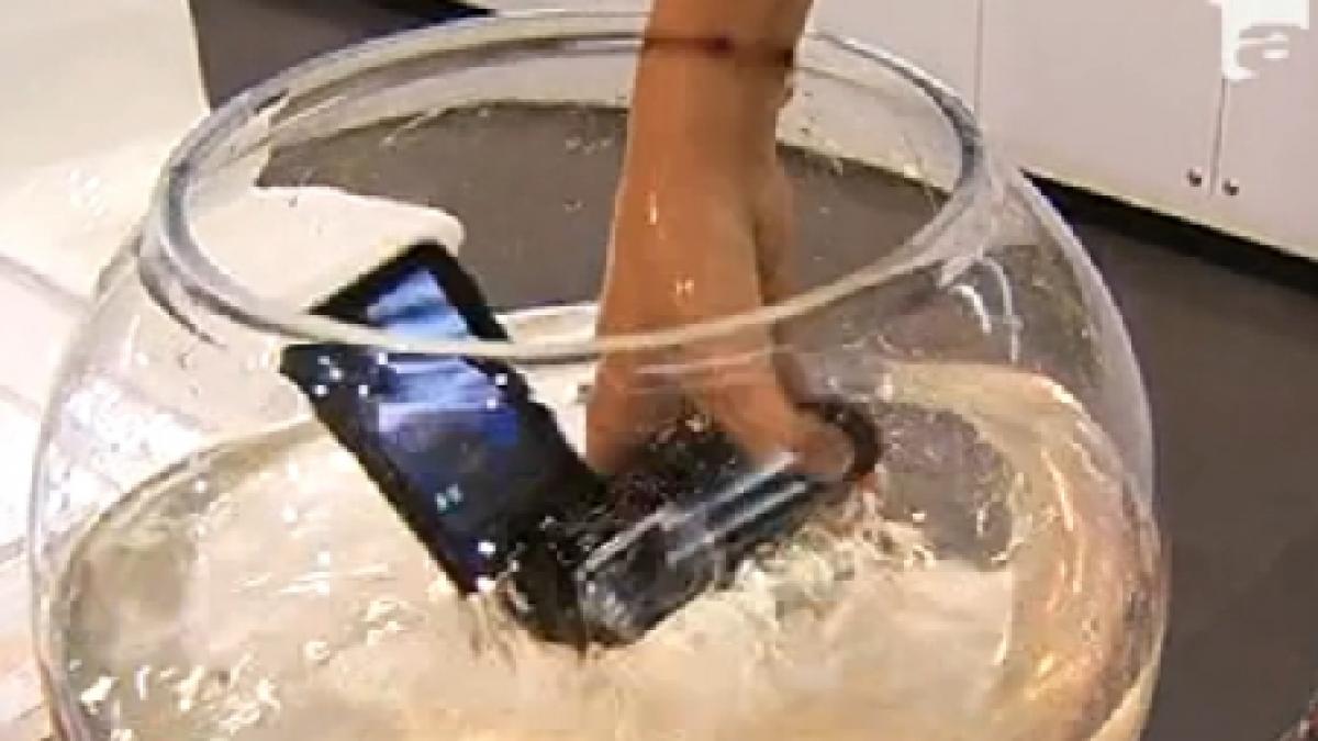 camera foto rezistenta la apa si mini boxa printre gadgeturile la moda pe litoral