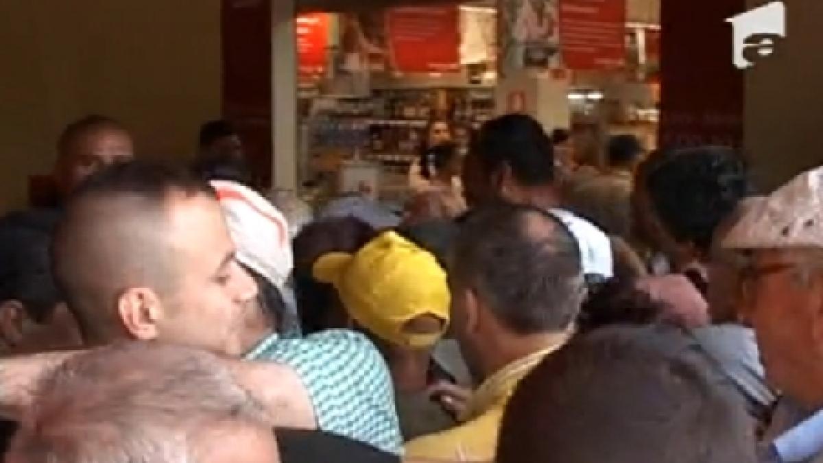 galatenii s au calcat in picioare pentru ulei si zahar la pret redus