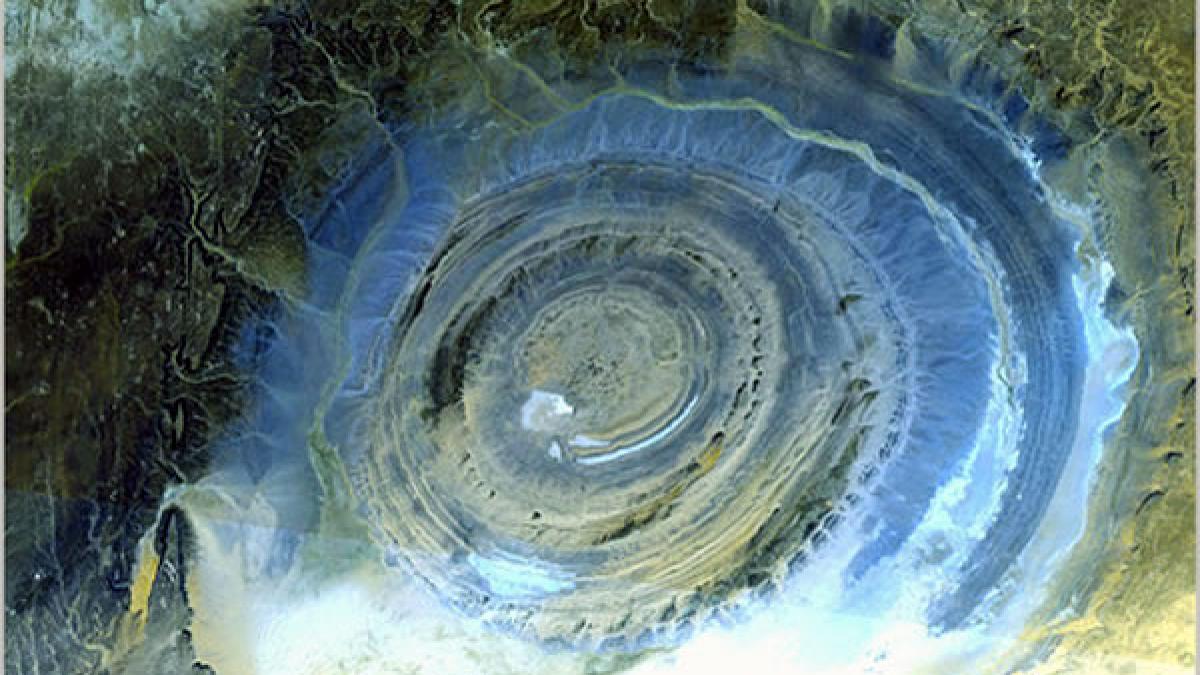 ochiul care nu doarme descoperit in centrul pamantului minunile acestei lumi pe care niciun geniu