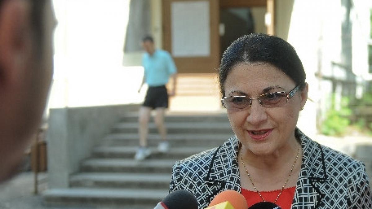 andronescu de cativa ani asistam la o batalie politica sterila pentru asteptarile romanilor