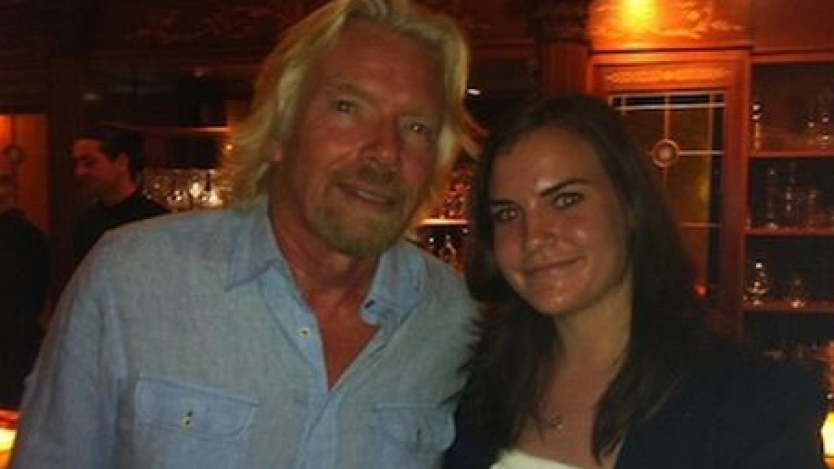tanara de 18 ani care i a atras atentia lui richard branson te astept la un cocktail in miami