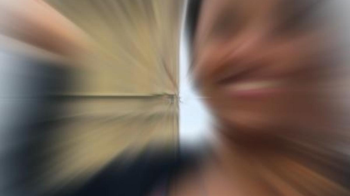 a vrut sa tina ceva mare in mana dar nu i a iesit vezi unde a gresit