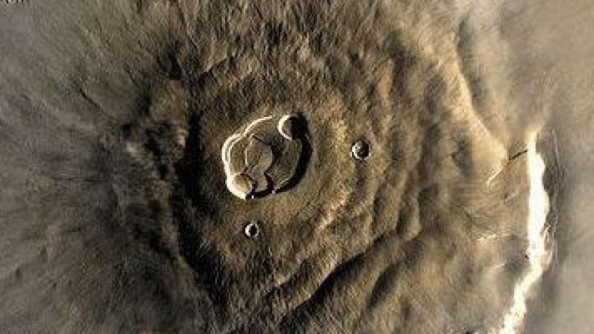 cel mai inalt munte din sistemul nostru solar