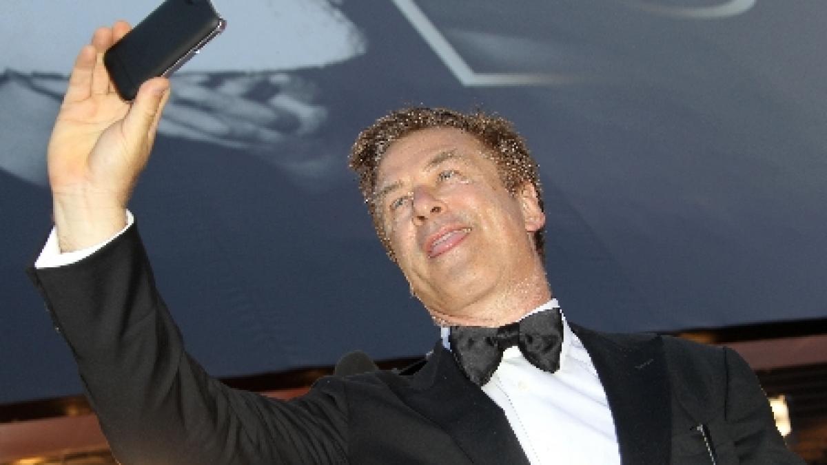 actorul alec baldwin a donat 1 milion de dolari filarmonicii din new york