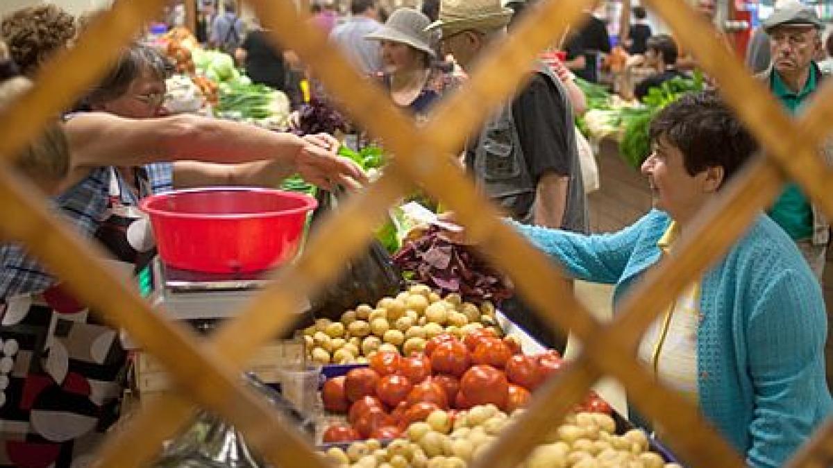 canicula ieftineste legumele si fructele comerciantii au redus preturile la jumatate