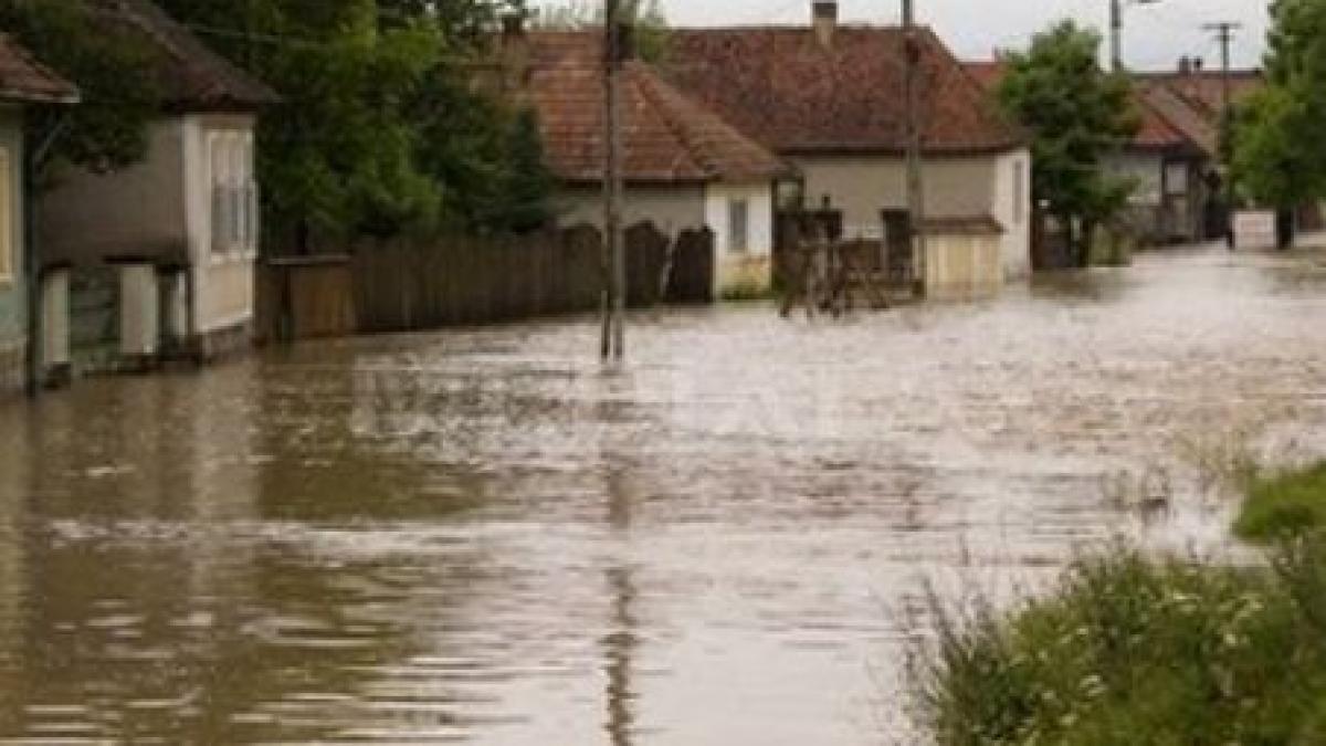 cartier din galati inundat complet dupa ce o conducta de distributie s a spart