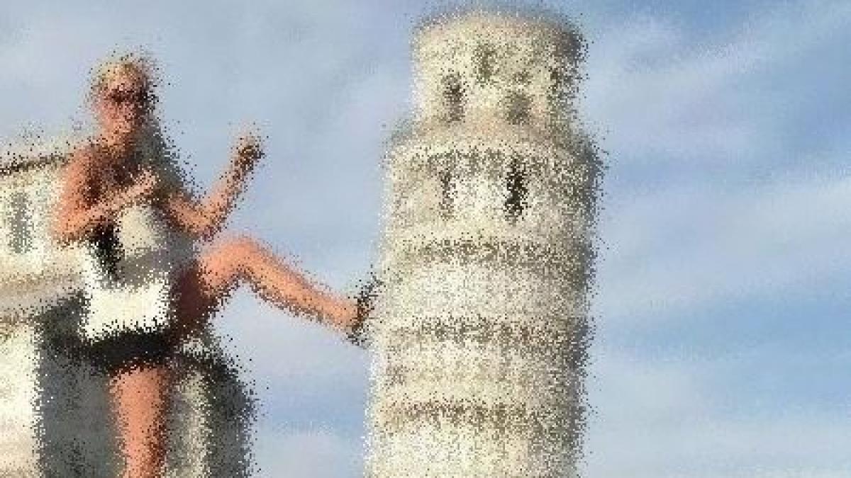 de ce s a strambat turnul din pisa tanara aceasta este de vina