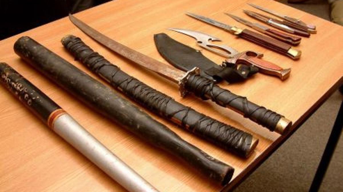 doua clanuri din ploiesti s au taiat cu topoarele