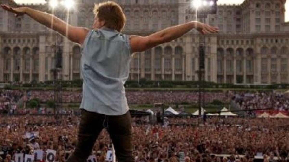 dovada ca lui bon jovi i a placut romania fotografia facuta in piata constitutiei a primit zeci de