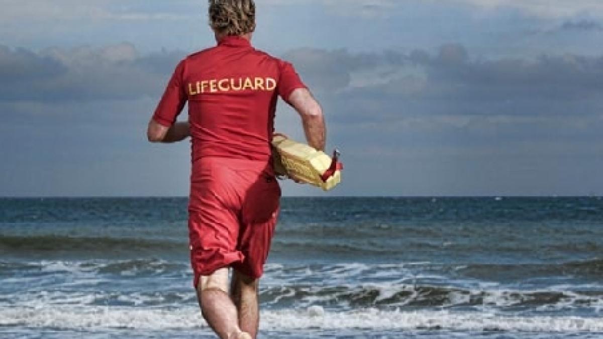 situatie halucinanta salvamar american concediat pentru ca a salvat viata unui om care se ineca